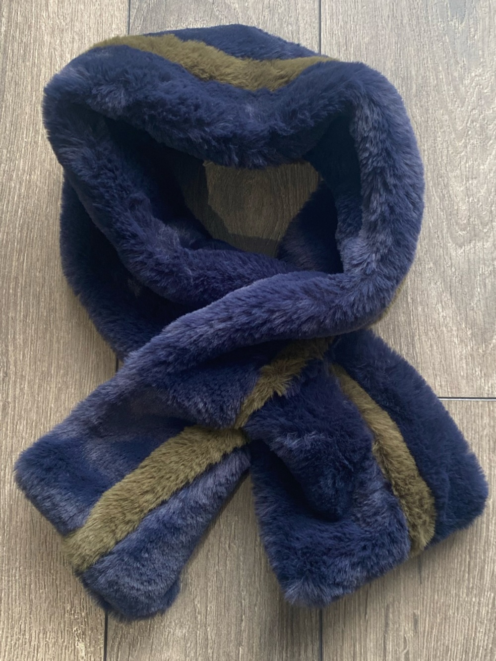 NWOT Anthropologie Pull-Through Faux Fur Scarf